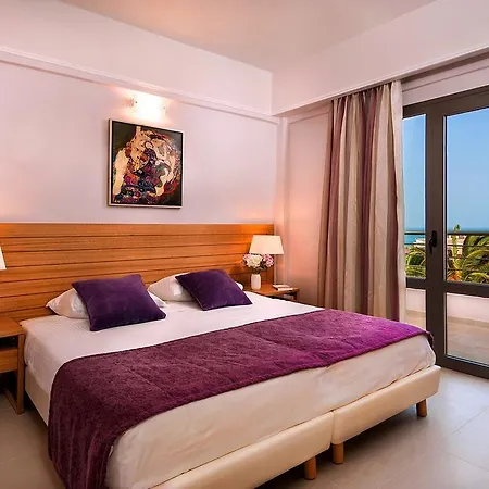 Porto Village Apartahotel 5*